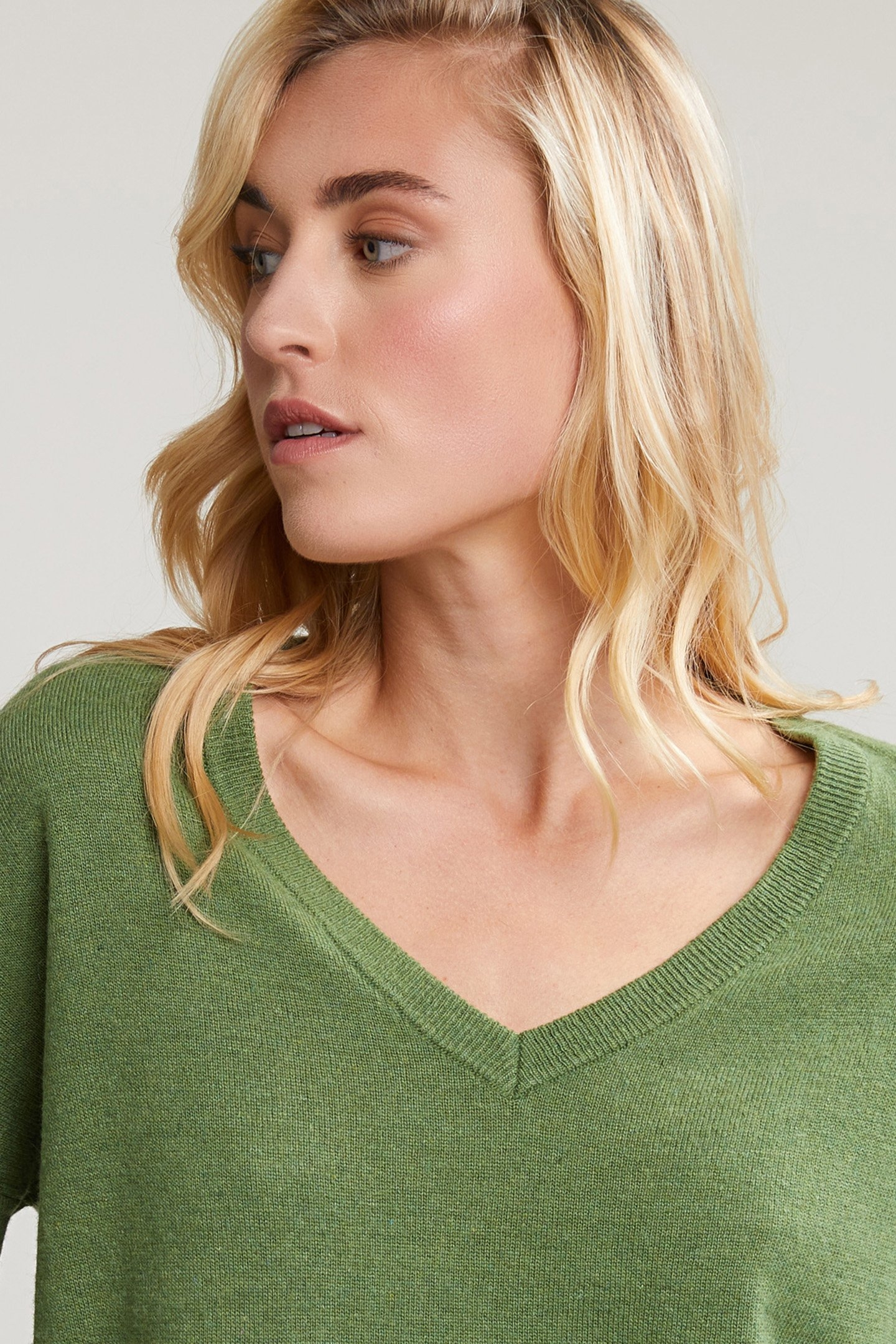 KHAKI BASIC V-NECK SWEATER LONG SLEEVES 4