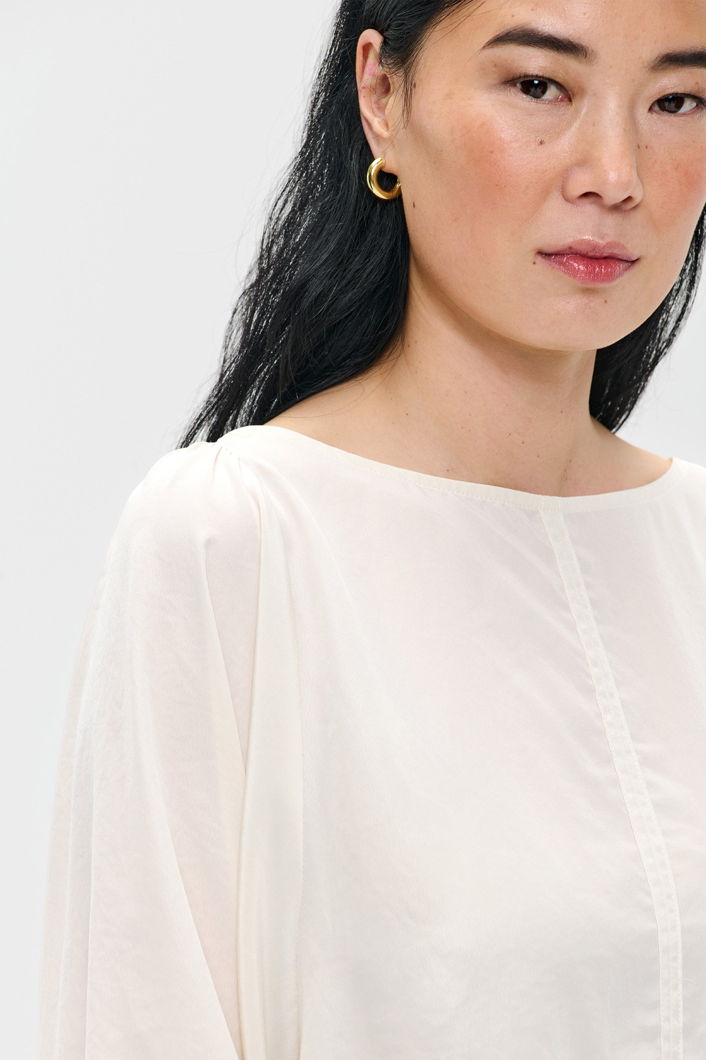 TECHNOSILK PUFF SLEEVE TOP OFF WHITE 5