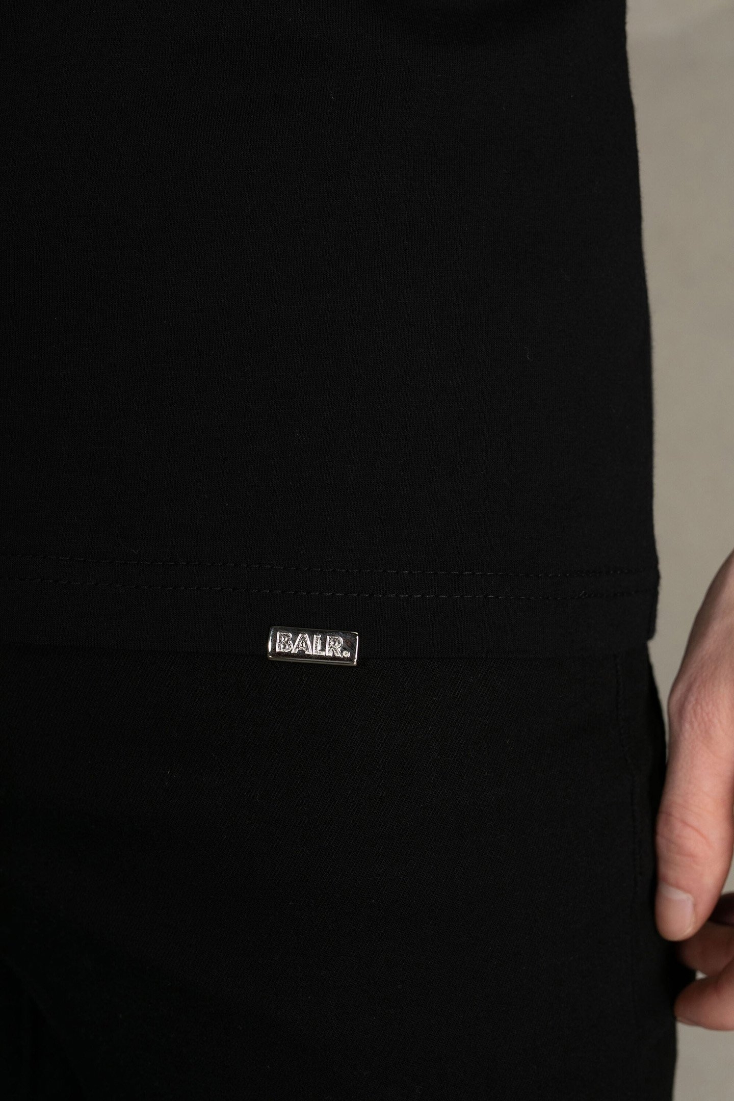 BALR. CLASSIC METAL CLIP STRAIGHT FIT T-SHIRT JET BLACK 5