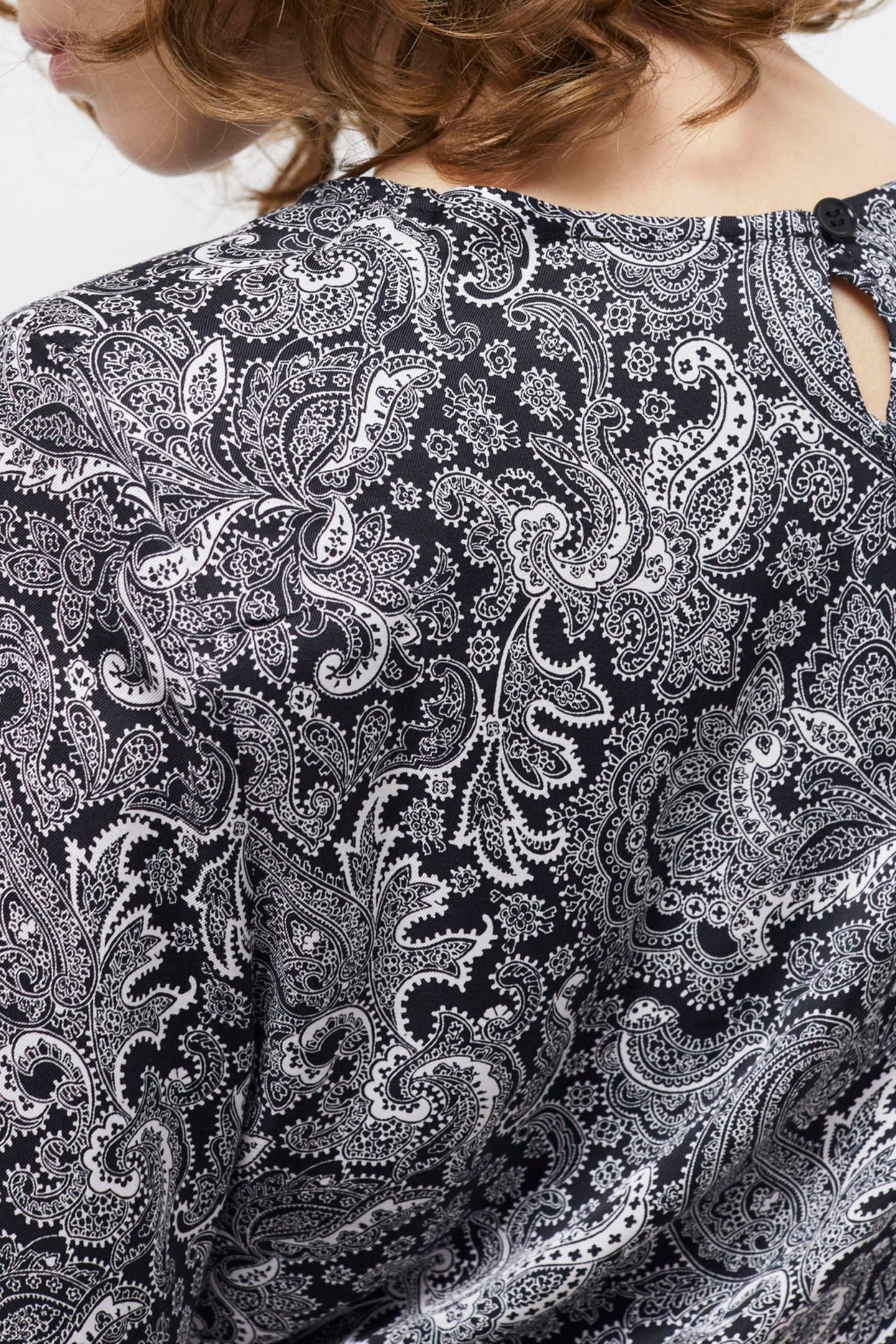 SHORT DRESS WITH LONG SLEEVES BLACK WHITE 6