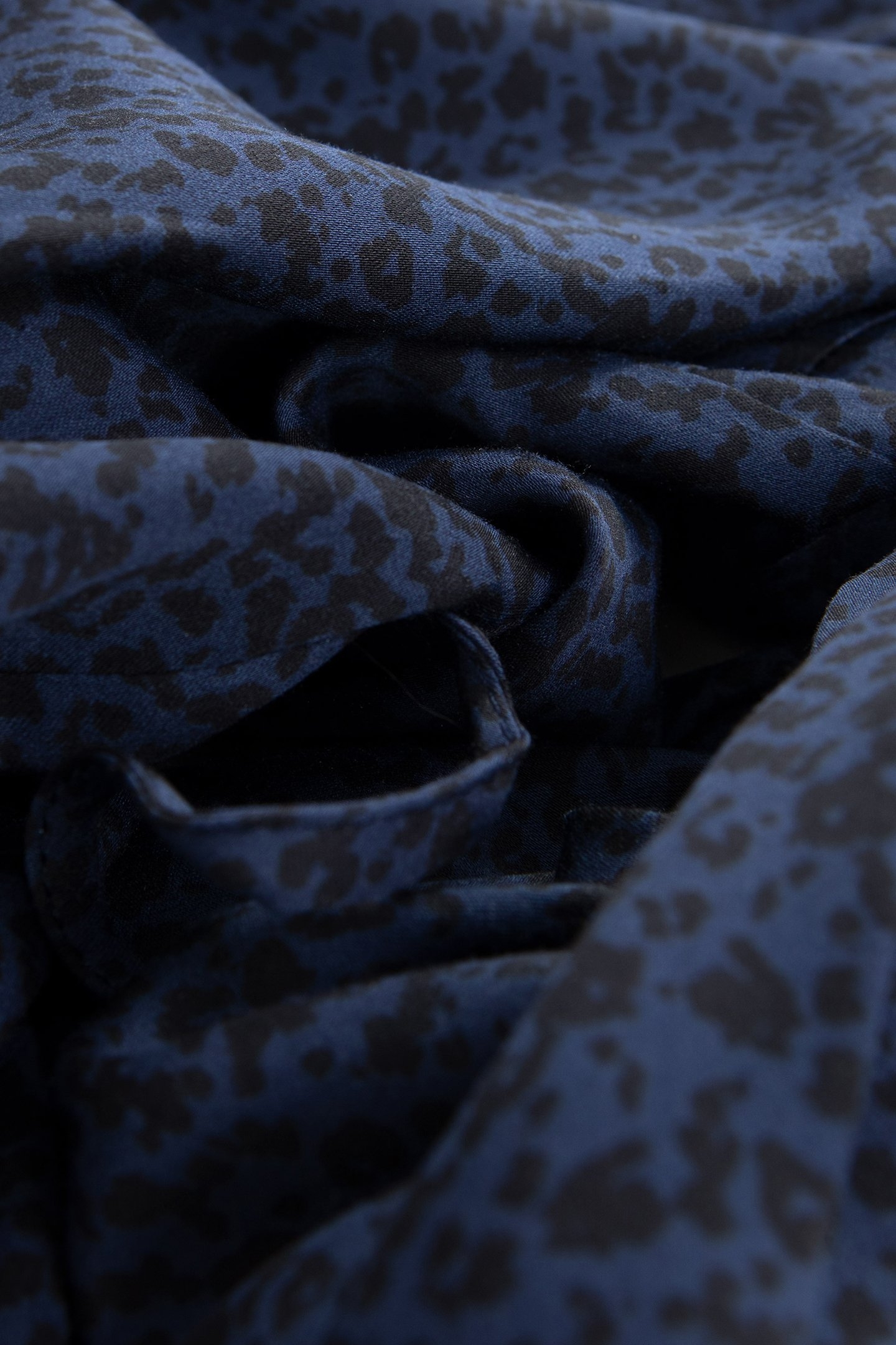 NAVY BLOUSE WITH MICRO LEOPARD PRINT 7