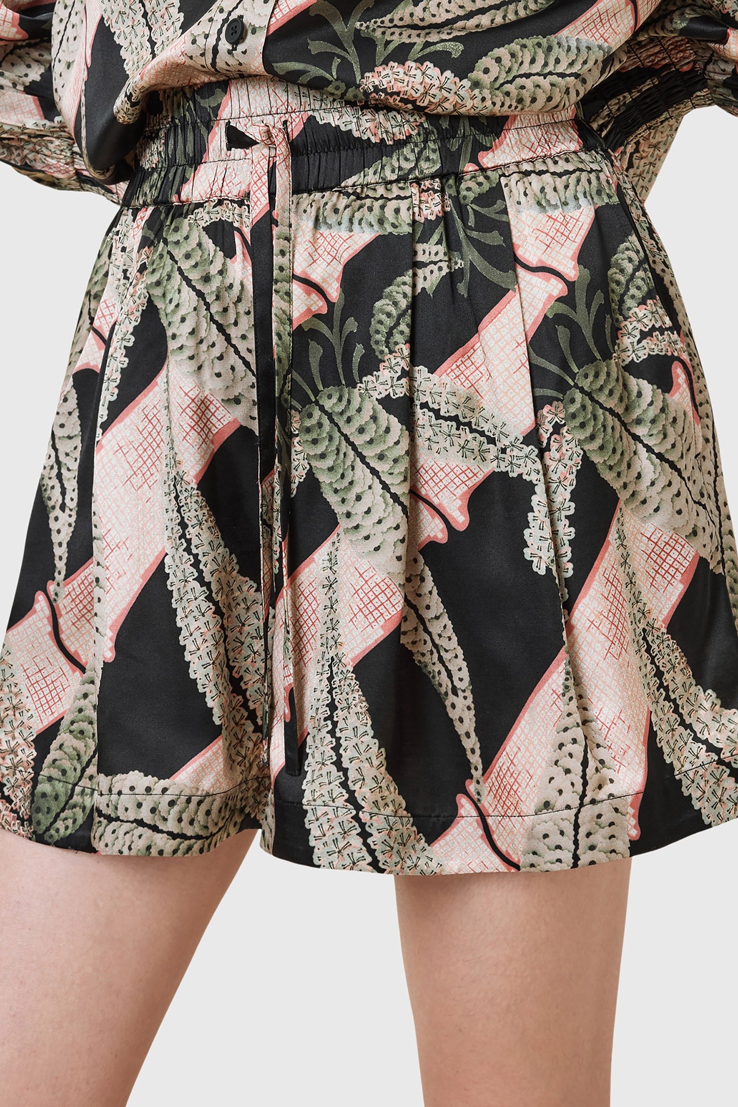 ISLA SHORT GARLAND GREEN 7