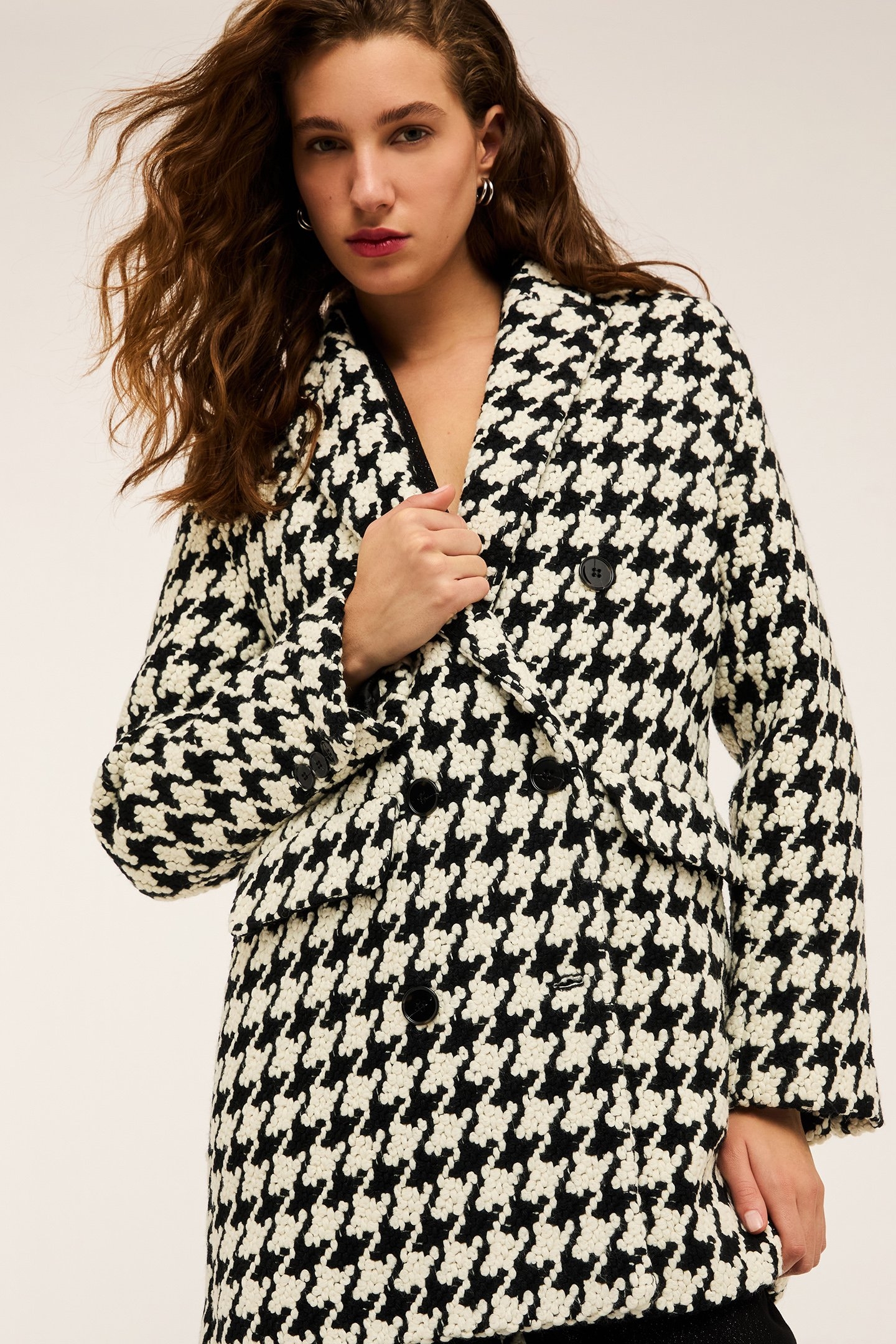 HOUNDSTOOTH PATTERNED KNITTED COAT BLACK 4