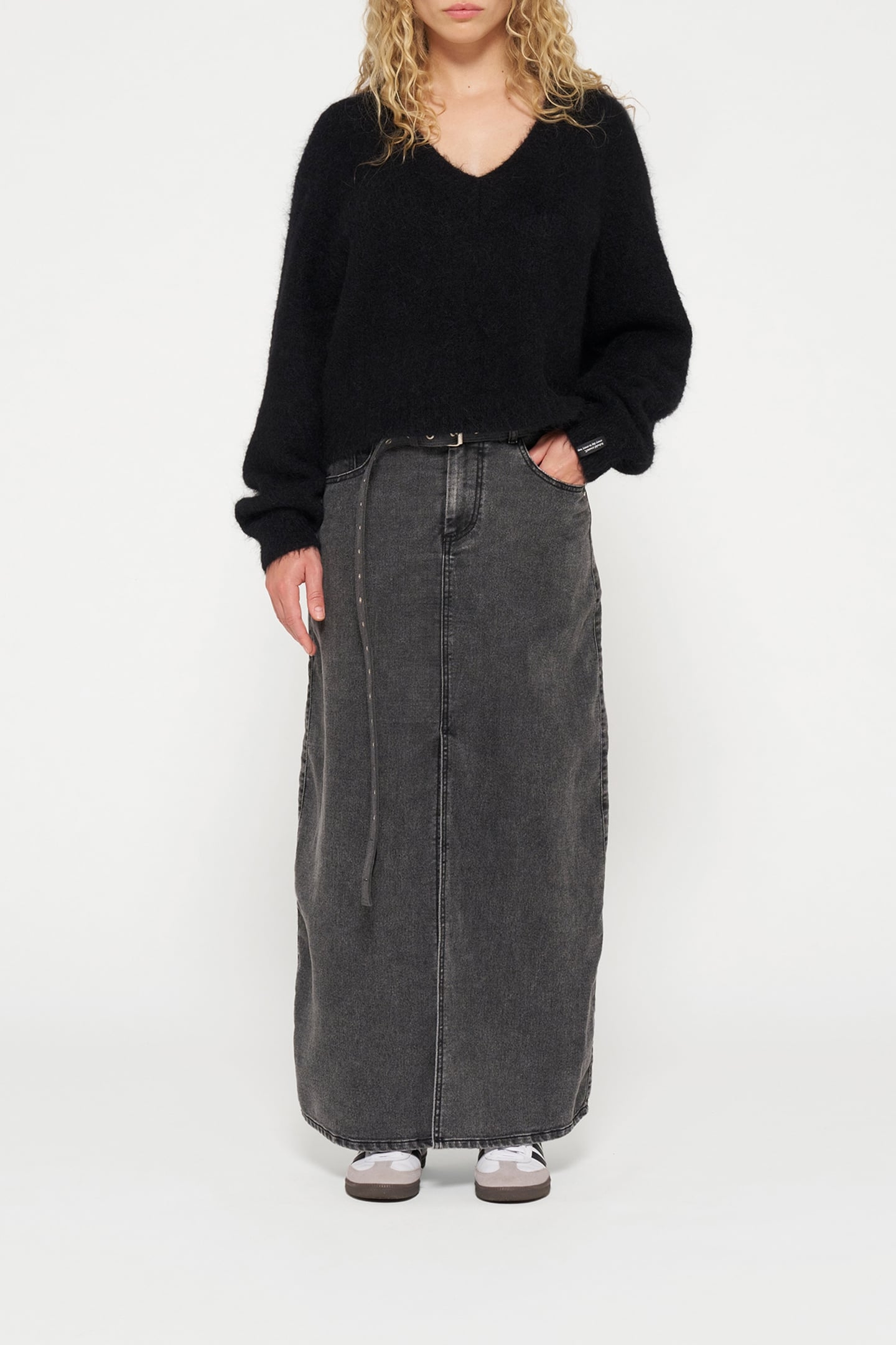 CROPPED V-NECK SWEATER KNIT BLACK 2