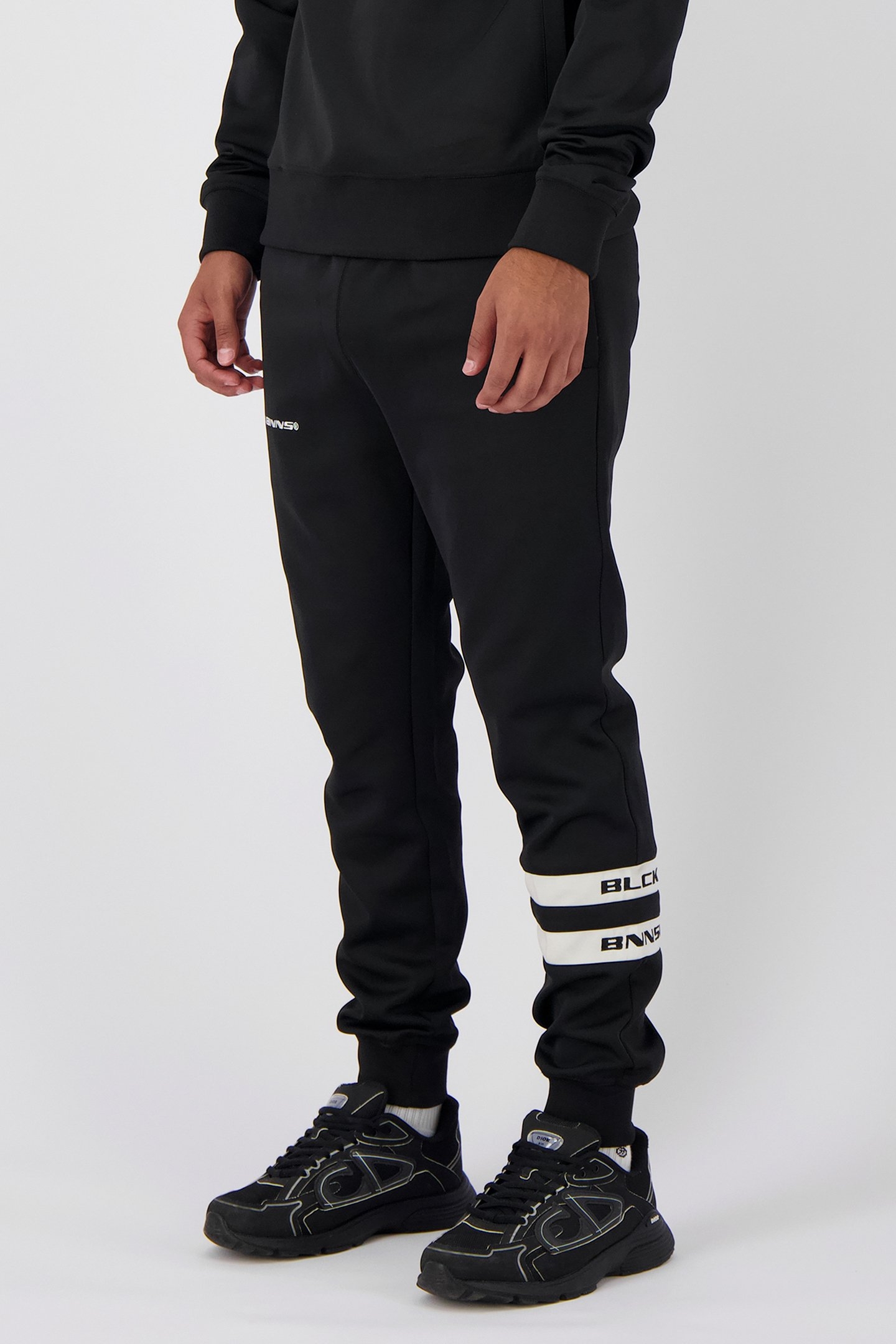 CHARGE TRACKPANTS BLACK 5