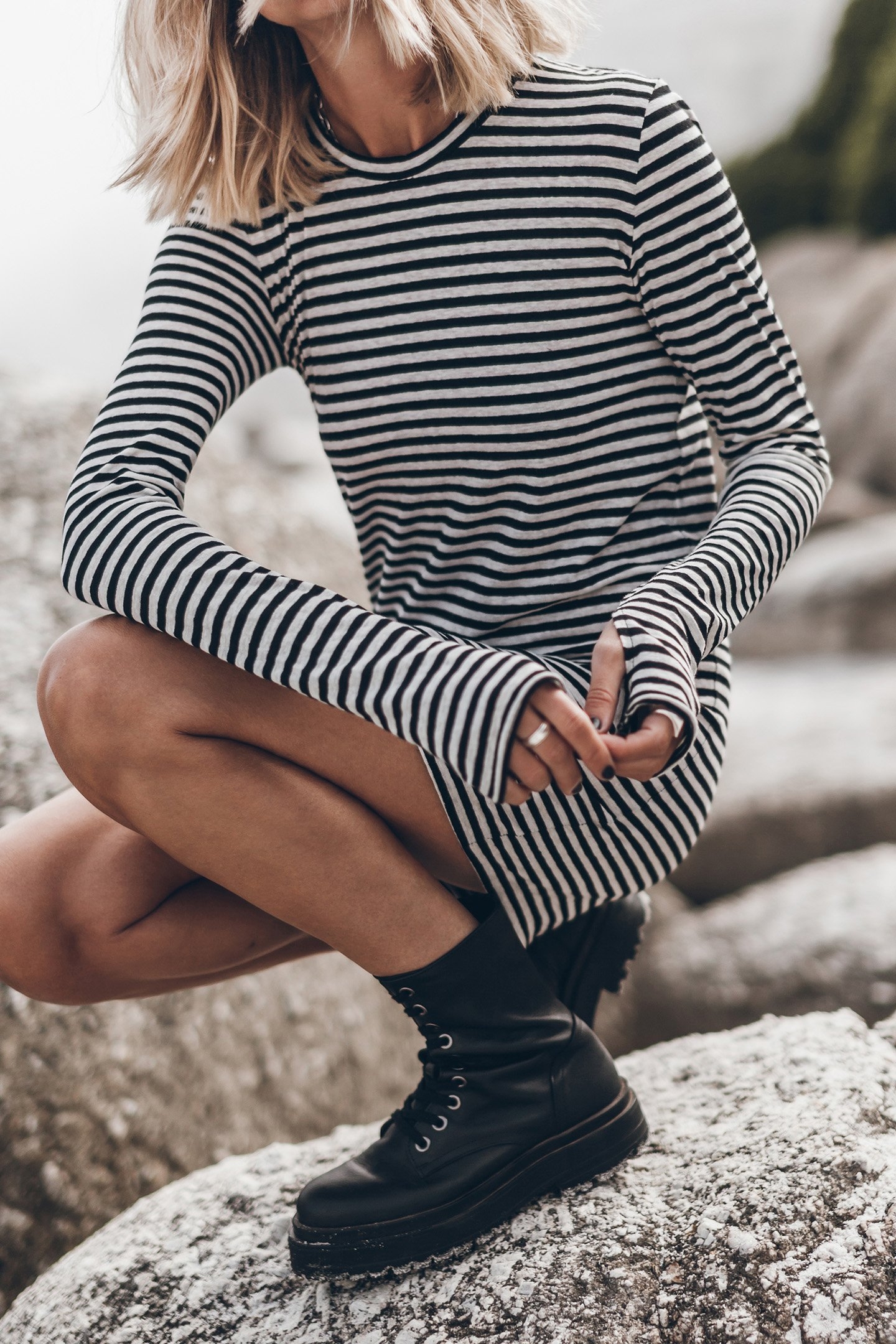 THE STRIPED SHORT LINEN LONGSLEEVE DRESS 4