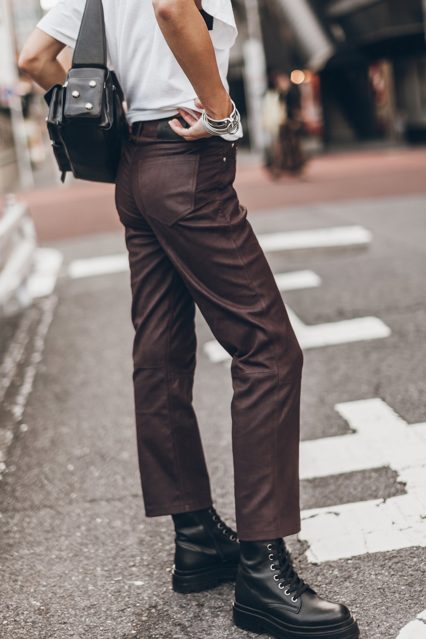 THE BURGUNDY STRAIGHT LEATHER PANTS 2