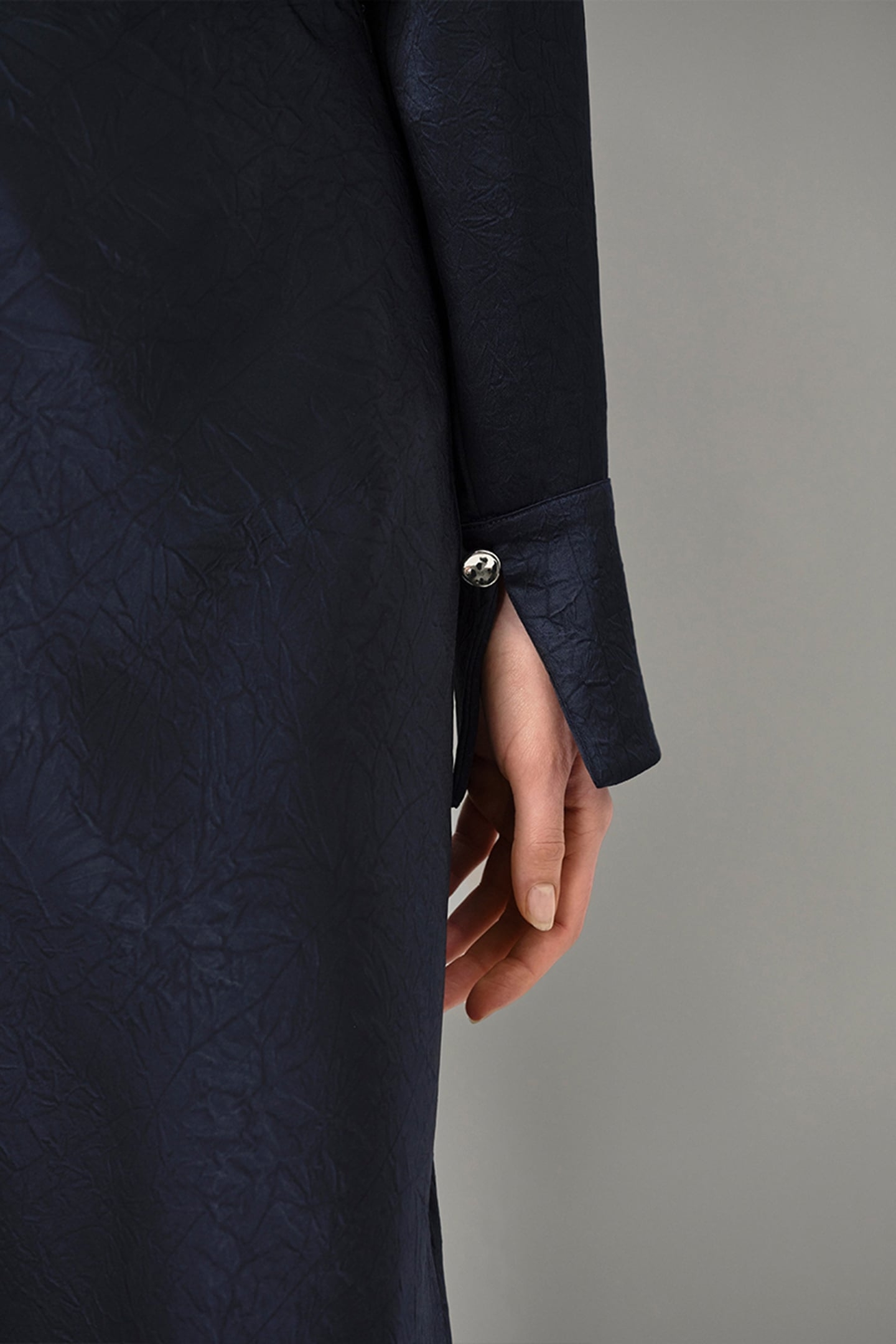 NIYRA CREASED V-NECK TOP NOCTURNAL BLUE 5