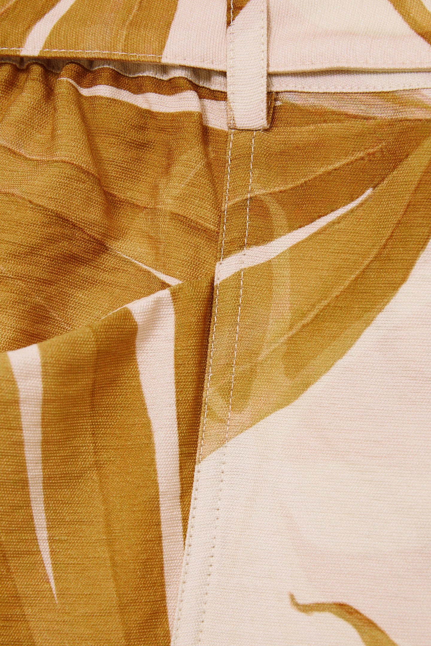 PRINTED SHORT NEUTRAL 6