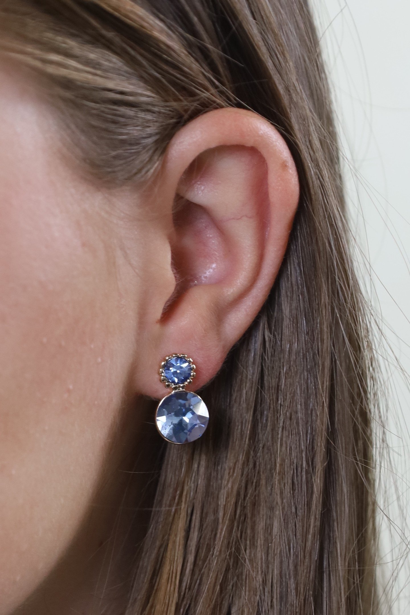 OPHELIA EARPINS LIGHT SAPPHIRE 5
