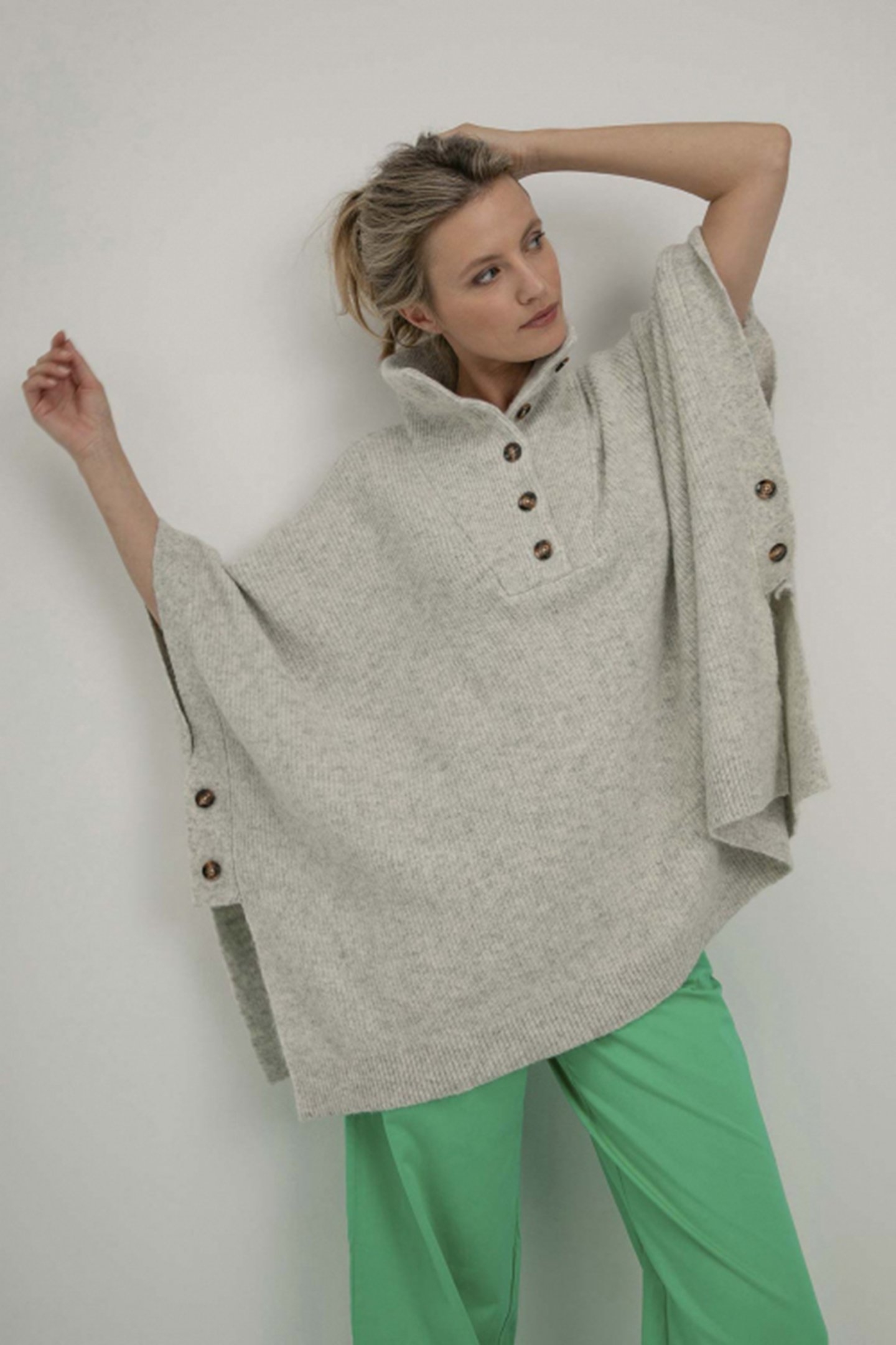 SAMIRA PONCHO LIGHT GREY 1