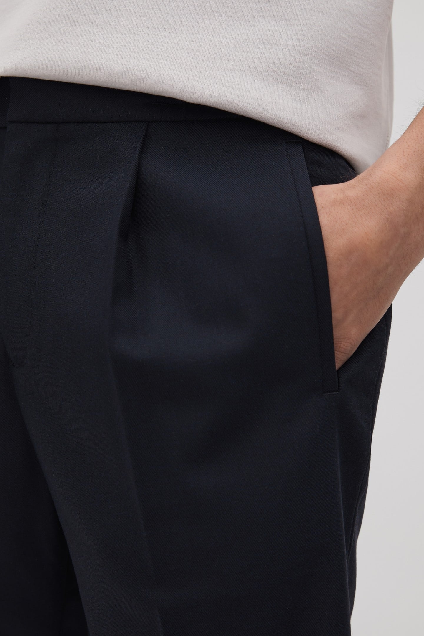 DRAWSTRING ELASTICATED WAIST SHORT NAVY 5