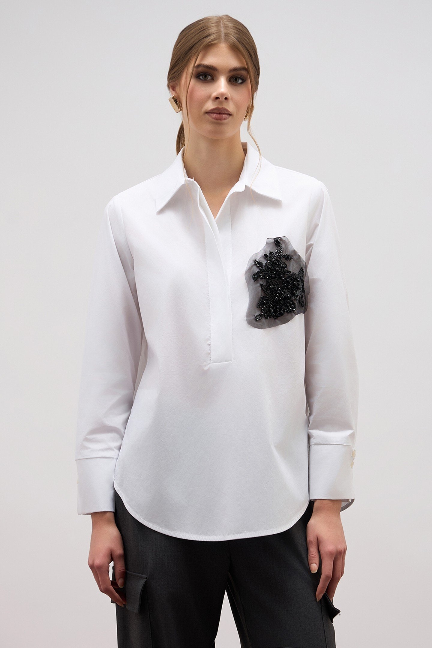 OVERSIZED BLOUSE WITH JEWEL PATCH WHITE 1
