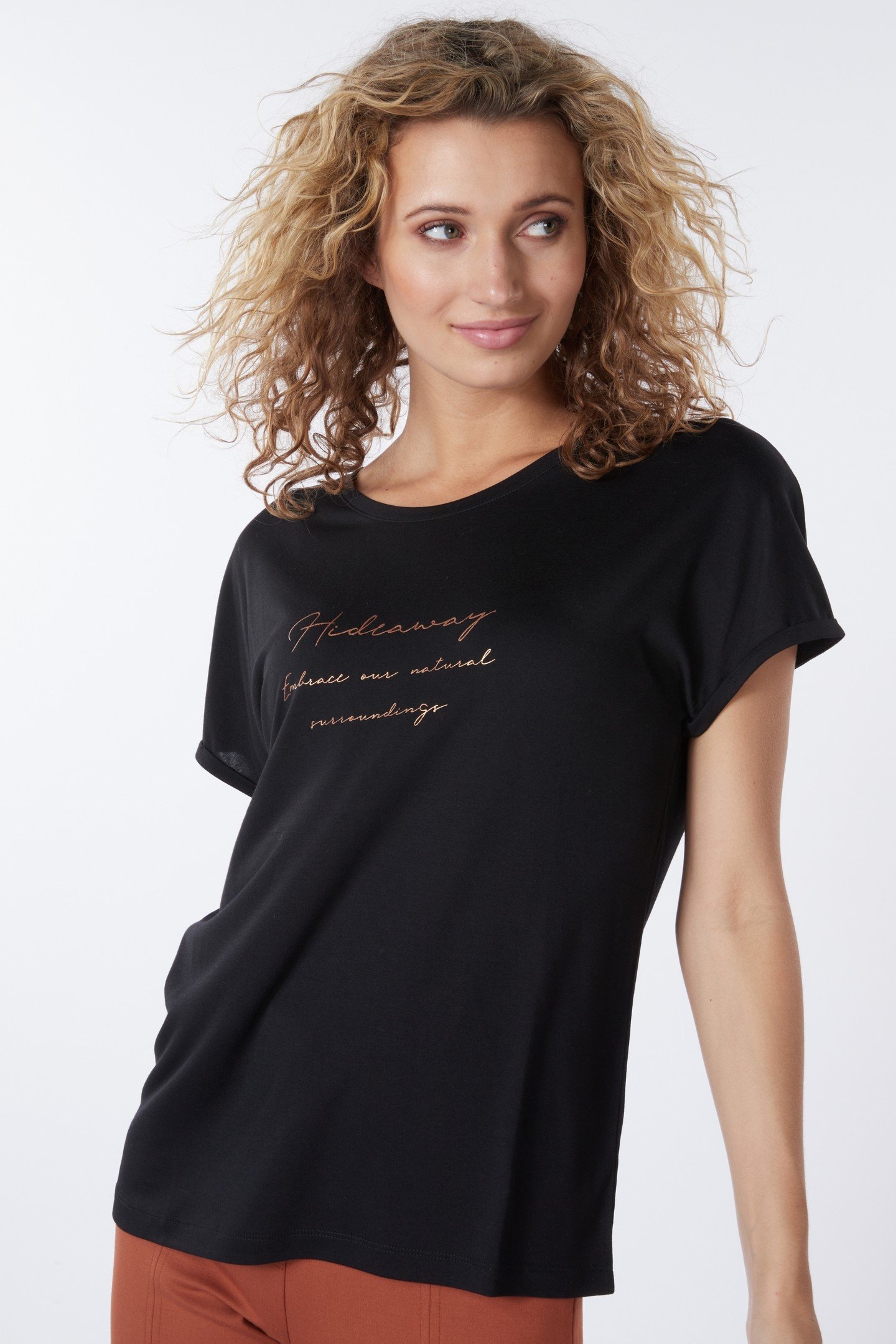 T-SHIRT MODAL PRINT "HIDEAWAY" BLACK 2
